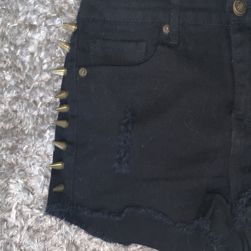 Shorts - Picture 2 of 4